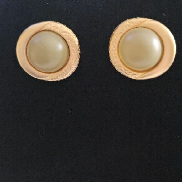 **Sale** Vintage Ernst Gideon Bek Gold Tone Green Round Earrings - Picture 4 of 12